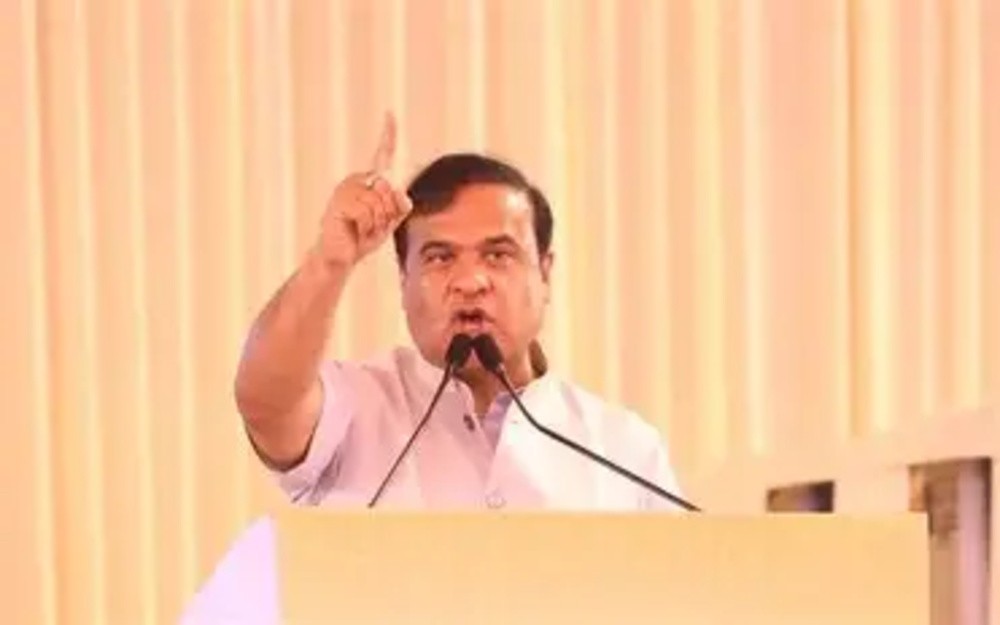 মুখ্যমন্তী , ফেচবুক লাইভ: ৰাজনীতি আৰু ব্যক্তিগত আক্ৰমণ।