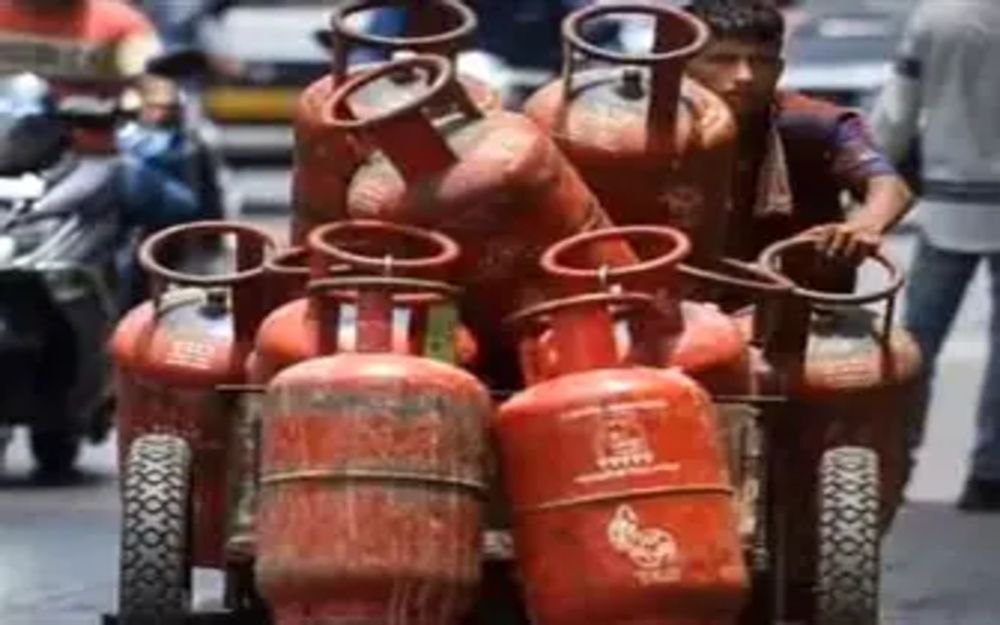 বিনামূলীয়া চিলিণ্ডাৰ, অসম চৰকাৰ, হিমন্ত বিশ্ব শৰ্মা, বিহু উপহাৰ, দুর্গাপূজা সুবিধা, গেছ চিলিণ্ডাৰ, অসম নিৰ্বাচন