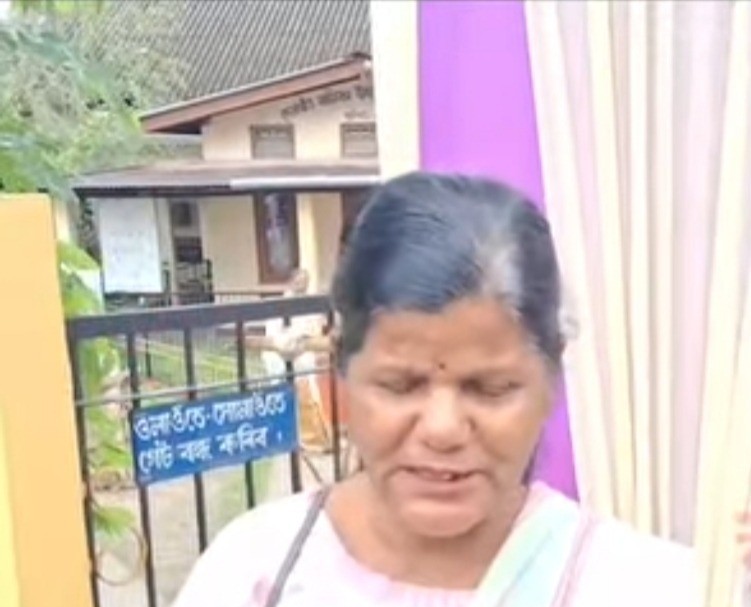 দেৰগাঁও : ভোটগ্ৰহণ কেন্দ্ৰত উত্তেজনা নিজৰ নামত আন এজনৰ ভোট