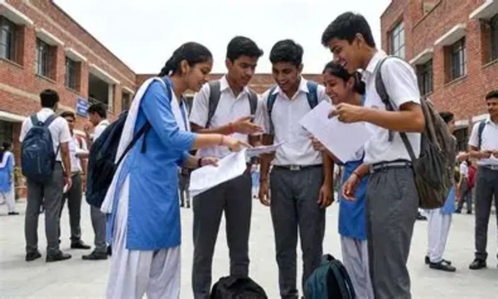 ৩৮ লাখৰো অধিক পৰীক্ষাৰ্থীৰ মাজত ২.৮১ লাখে উত্তীৰ্ণ; জ্যোতিৰ্ময় দাসে শীৰ্ষ স্থান লাভ